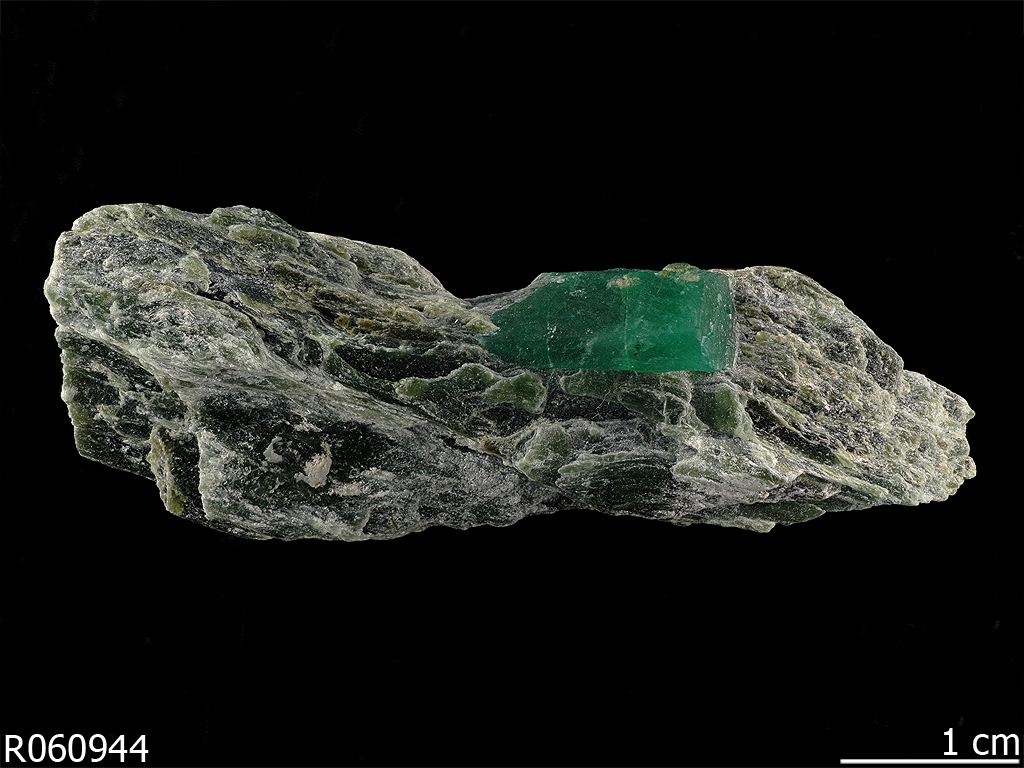 Beryl R060944 - RRUFF Database: Raman, X-ray, Infrared, and