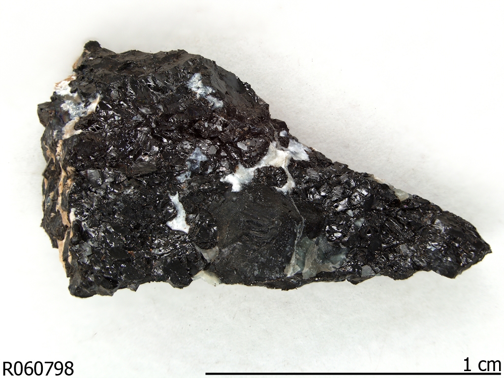 Spinel R060798 - RRUFF Database: Raman, X-ray, Infrared, and Spinel R060798 - RRUFF Database: Raman, X-ray, Infrared, and